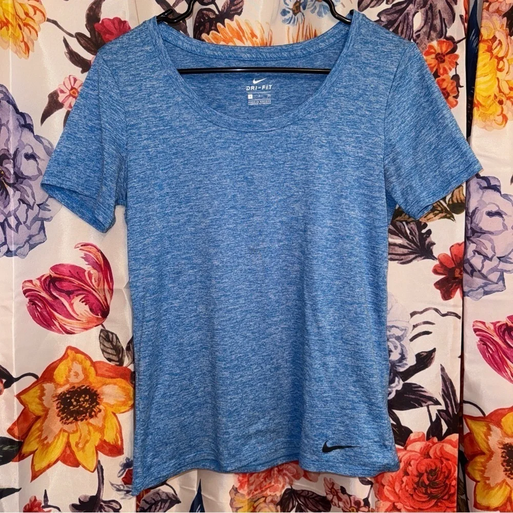 Nike Dri-Fit Woman’s Blue Top